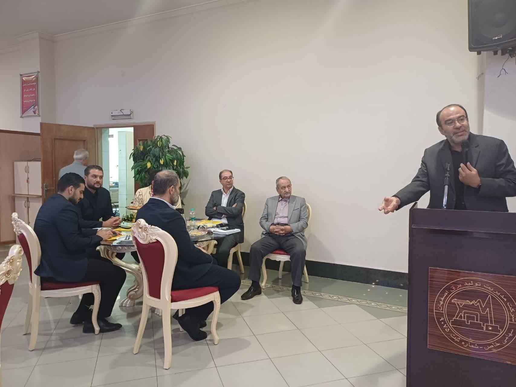 نشست مدیر صندوق بازنشستگی استان اصفهان و مجمع کانون های بازنشستگی برگزار شد
